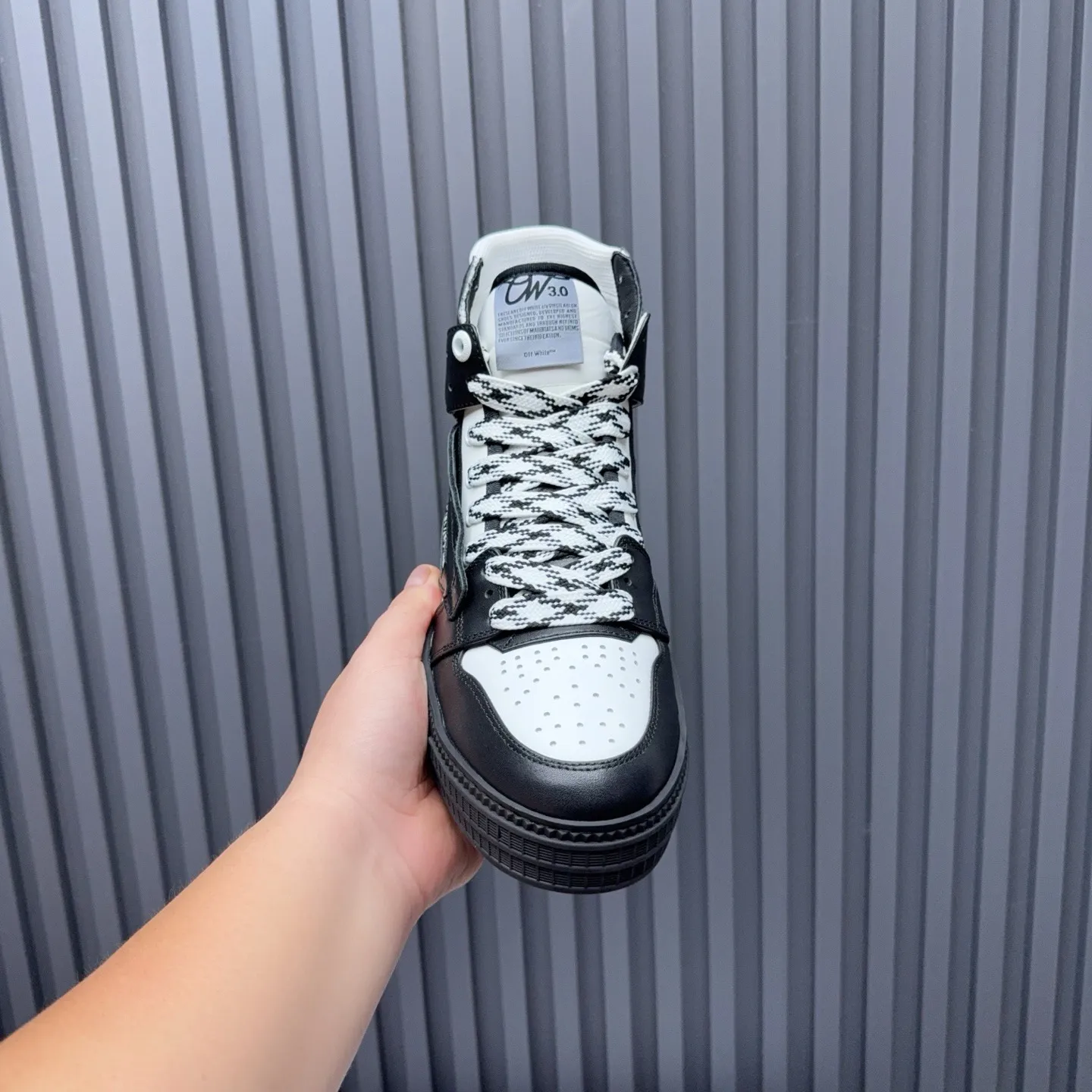 Men's shoes💰740 OFF WHITE ⚡️Couple style⚡️The latest spring style street casual shoes, released with the highest quality version on the market👊Series original mold opening, original lasting, production technology 1:1 original version➰🔜The best choice for more and more celebrities and Internet celebrities🔸In the classics Changes in the code🔸Innovate in the trend🔸Strive to break away from the shackles of bad street design🔝Although he is not the originator of fashion design, he is definitely a shining dark horse in avant-garde design🐴🆙Do not follow the trend🔅Not universal beauty🔅 Fabric💯First-layer cowhide Lining💯Imported skin-friendly and environmentally friendly polyester mesh Foot pads💯Original molded high-elastic environmentally friendly molding pads Midsole💯Made with original last-last technology Outsole💯Rubber outsole Packaging💯Official website synchronizes full set of packaging (brand wrapping paper, brand certificate, brand cloth bag) Code numbers 35-44, 45 46 Customized